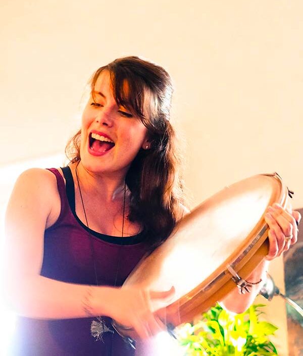 Pratique vocale et instrument vibratoire dans le cadre de la Pédagogie Restaurative par la Voix